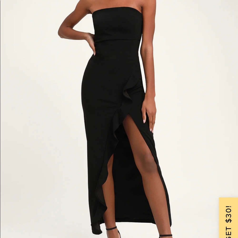 Lulu’s strapless black dress